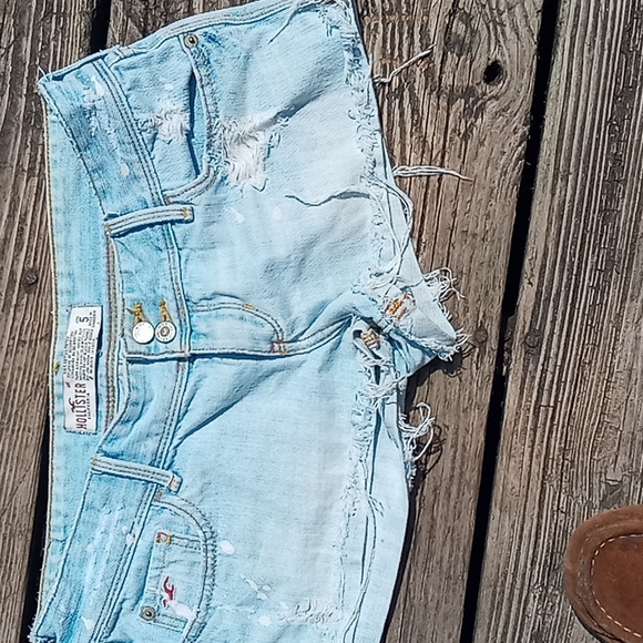 Hollister distressed cutoff splatter short shorts booty shorts EUC - Picture 2 of 5